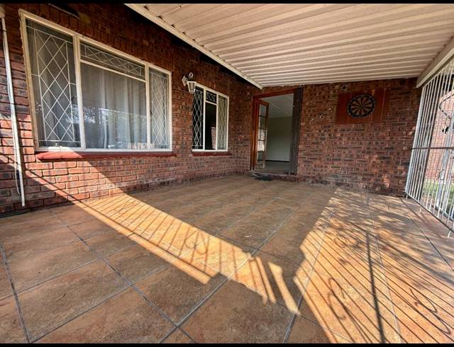 3 BEDROOM TOWNHOUSE FOR SALE IN SCOTTSVILLE